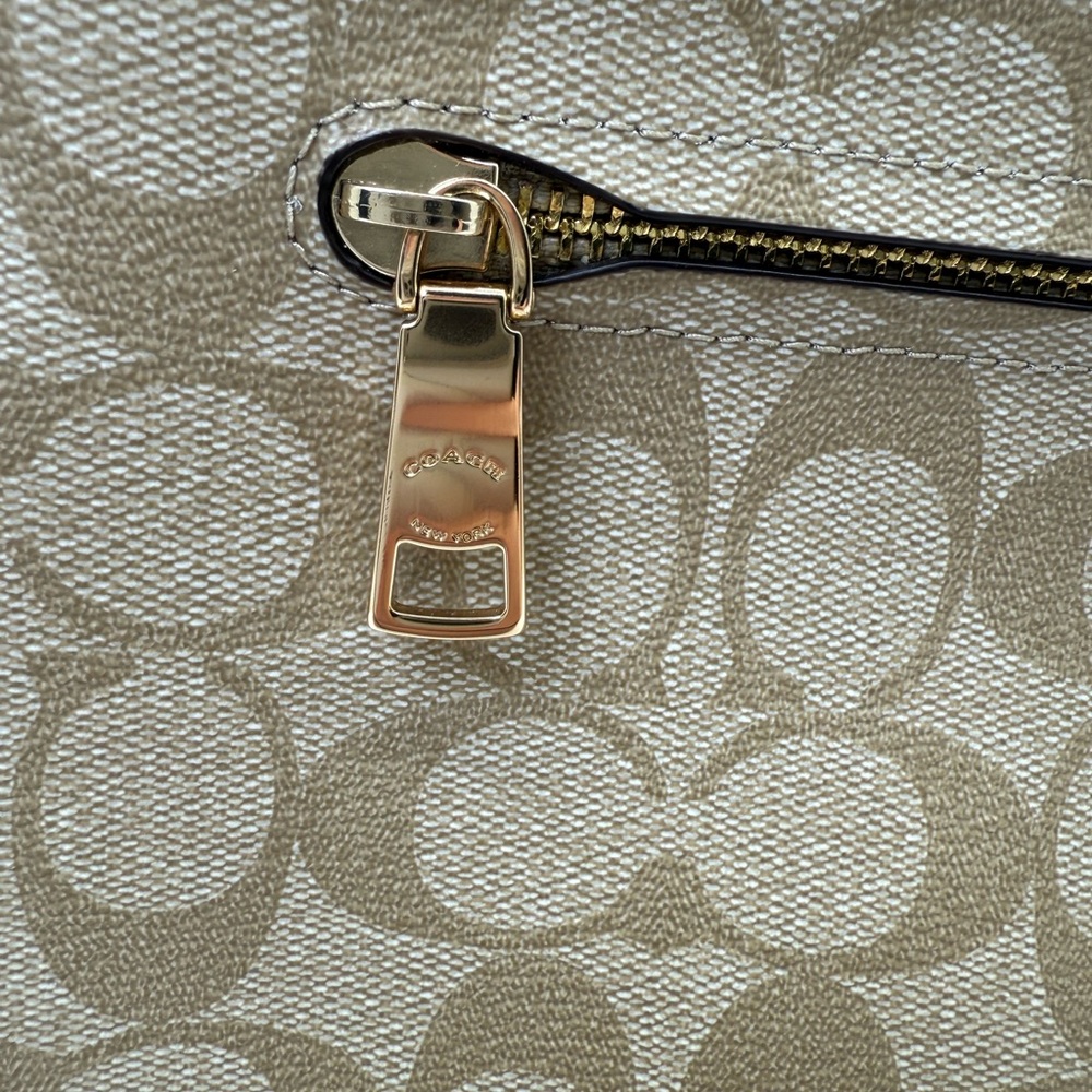 Coach Elle Hobo Signature Canvas‎ Shoulder/Crossbody Bag Khaki/Chalk with Gold - Picture 10 of 11